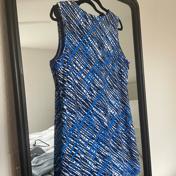 Jude Connaly Shift Dress-signature Jude Cloth fabric. EasyCare, EasyWear fabric. - Picture 4 of 5